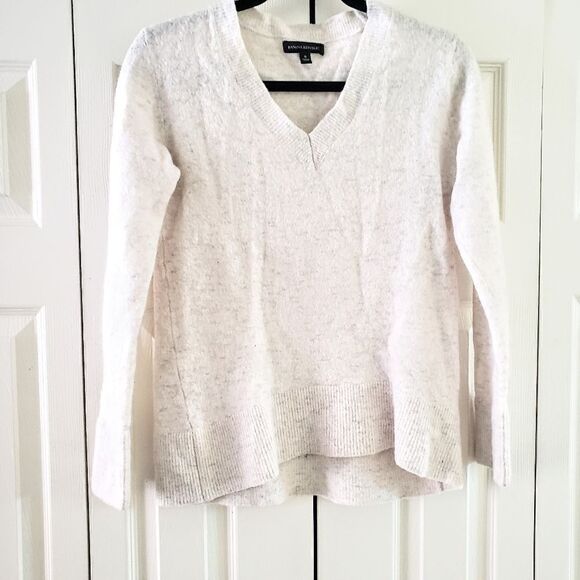 Banana Republic Off White Heathered V Neck Pullover Sweater Size Small - Picture 1 of 3